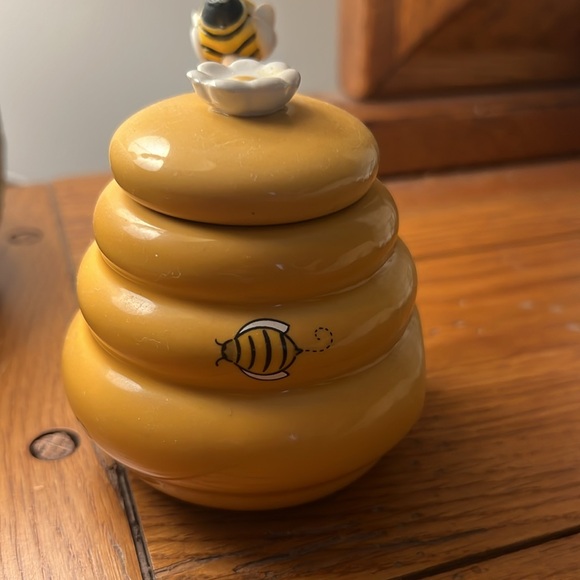 Ceramic Beehive Honey Pot, Bee
Wooden Dipper Spoon - Picture 2 of 8